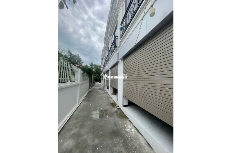 NHÀ 3 TẦNG - NGÕ Ô TÔ - GIÁ CHỈ 2,X TỶ